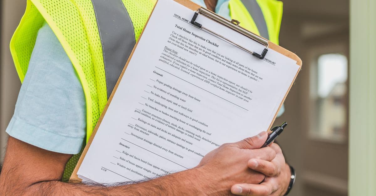 Document de sécurité rempli sur un chantier de construction
